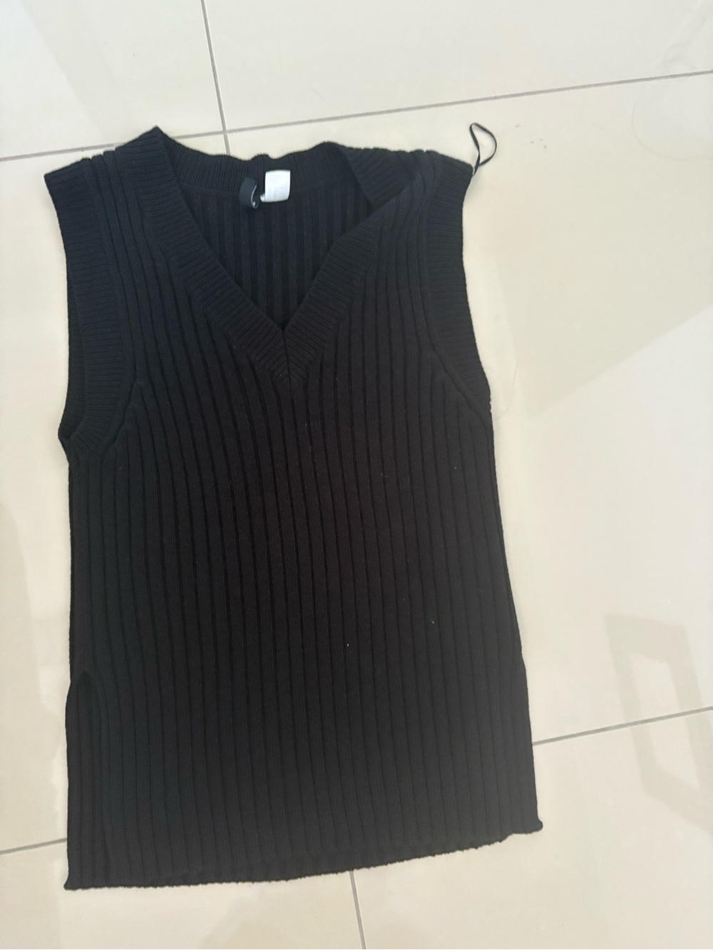 Divided Black Ribbed V-Neck Sleeveless Knit Tank